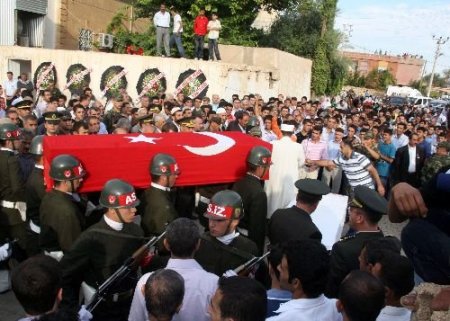 Yıldırım Çarpması Sonucu Şehit Olan Masum Sekindiz Nusaybin'de Toprağa Verildi