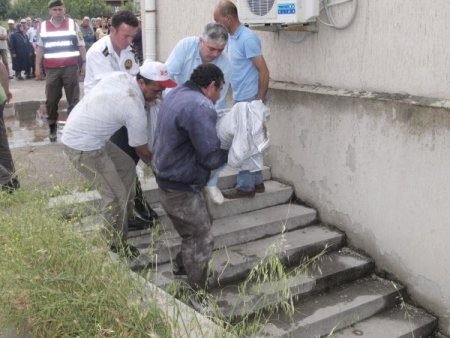 Yıldırım Düşen Tarlada 2 Kadın Hayatını Kaybetti