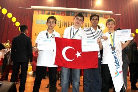 Yıldırım Koleji dünya dereceleriyle döndü