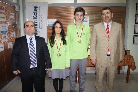 Yıldırım Koleji öğrencileri İNEPO'dan altın madalya ile döndü