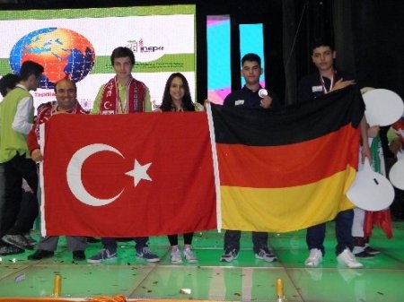 Yıldırım Koleji öğrencileri İNEPO'dan altın madalya ile döndü