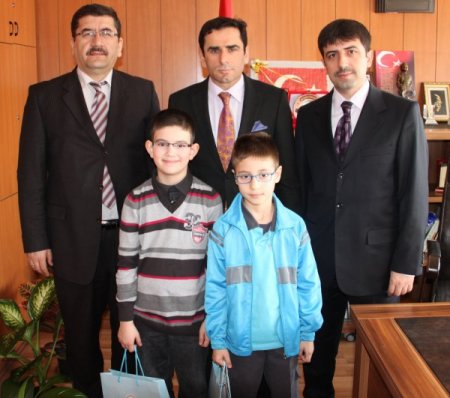 Yıldırım Koleji satranç şampiyonları Kılıç ve Çay’ı ziyaret etti