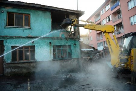 Yıldırım Külliyesi'nin çevresi temizleniyor
