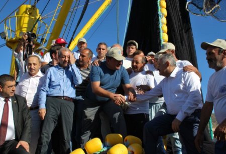 Yıldırım ve Eker, İzmir’de ‘Vira Bismillah’ diyerek balık sezonunu açtı