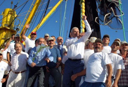 Yıldırım ve Eker, İzmir’de ‘Vira Bismillah’ diyerek balık sezonunu açtı