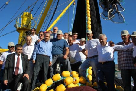 Yıldırım ve Eker, İzmir’de ‘Vira Bismillah’ diyerek balık sezonunu açtı