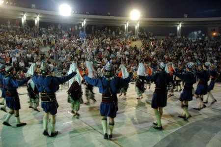 Yıldırım’da Erguvan Halk Dansları Şöleni Sürüyor