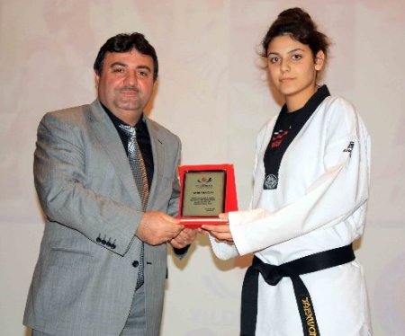 Yıldırımhan Gülcihan Memiş İlkokulu, başarılı sporcuları ödüllendirdi