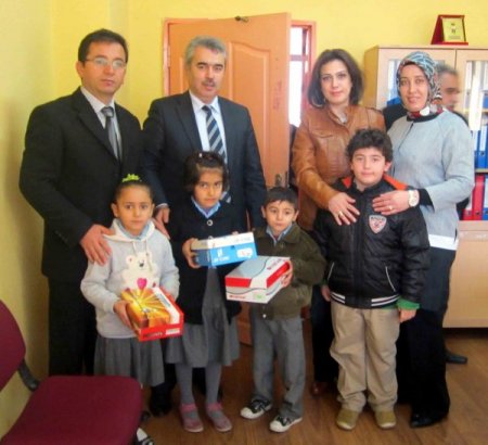 Yıldırımhan'dan kardeş okula ayakkabı yardımı