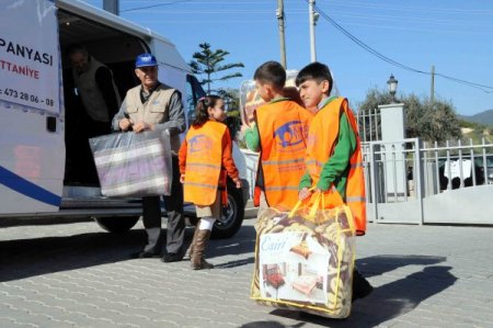 Yıldırımhan'dan Suriye'ye battaniye ve para yardımı