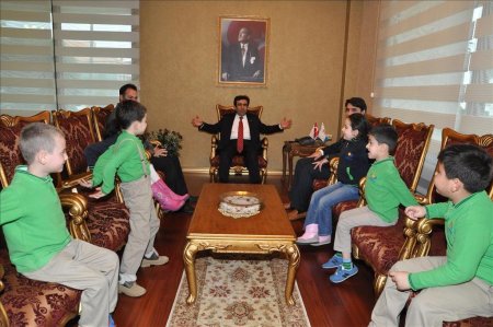 Yıldırımhanlı miniklerden Vali Güzeloğlu'na İstiklal Marşı ziyareti