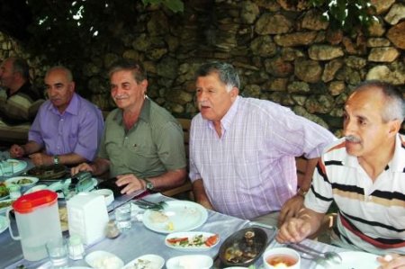Yıldırımlı Muhtarlar Kaplıcada Stres Attı
