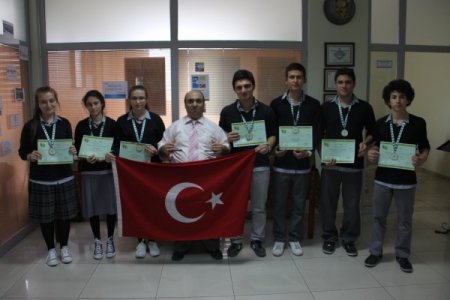 Yıldırımlı öğrenciler, Bilgisayar Proje Olimpiyatı'ndan yedi madalya ile döndü