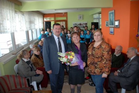 Yıldırımlı Öğrenciler Huzurevi Sakinlerini Ziyaret Etti