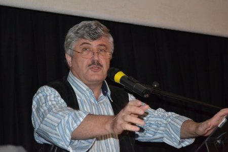 Yıldız: Güneydoğu'daki çocukları biz eğitmezsek dağda eğitilirler