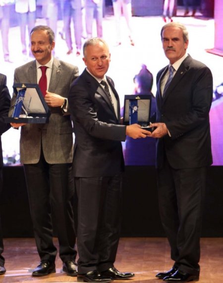 Yıldız Teknik'ten, Başkan Altepe'ye, 'Yılın Yıldızı' ödülü