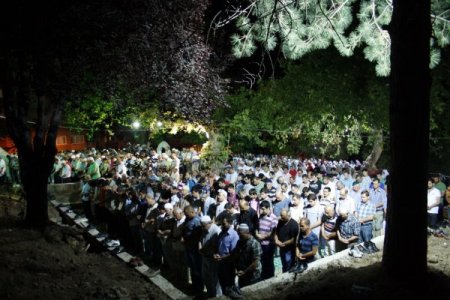 Yıldızlar Altında Teravih Namazı