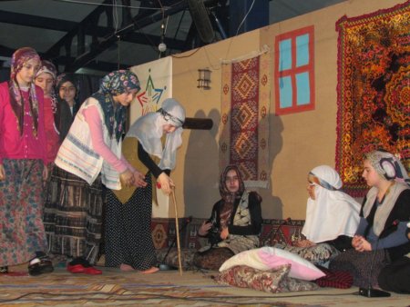 Yıldızlı öğrencilerin ‘Çanakkale’ oyunu duygulandırdı