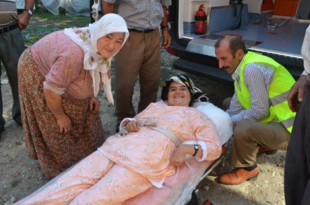 Yıllar Sonra Ayağa Kalkan Kız, Sevinç Gözyaşlarıyla Hastaneye Uğurlandı