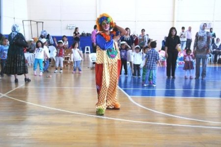 Yılsonu şenliğinde palyaço sürprizi