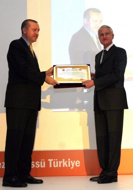 Yırcalı, Ar-ge Belgesini Başbakan Erdoğan'ın Elinden Aldı