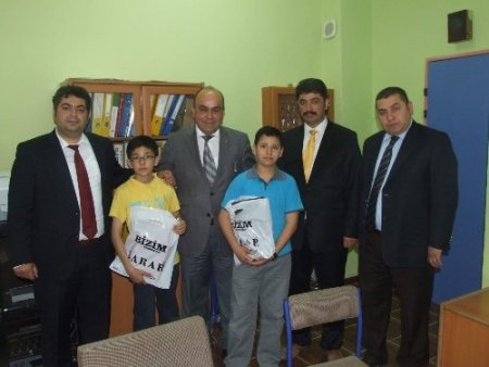 YOGİSAD Başkanı Çelik, başarılı öğrencileri ödüllendirdi