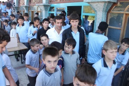 Yoğun bakımdaki arkadaşları için dua ettiler