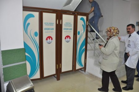 Yoğun bakımdaki hastalara video konferansla ziyaret dönemi başladı