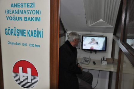 Yoğun bakımdaki hastalara video konferansla ziyaret dönemi başladı