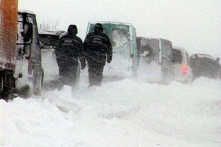 Yoğun kar Ukrayna ile Avrupa arasındaki kara ulaşımını olumsuz etkiliyor