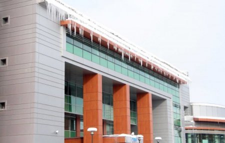 Yoğun kar yağışı çatıların çökmesine sebep oldu