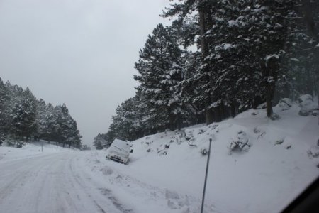 Yoğun kar yağışı Kazdağları'nda ulaşımı çileye döndürdü