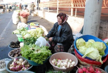 Yoğun Kar Yağışı Sebze Fiyatlarını Yükseltti