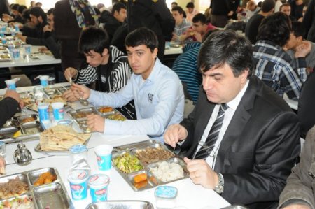 Yök Başkanı Çetinsaya, Yyü Öğrencileriyle Yemek Yedi