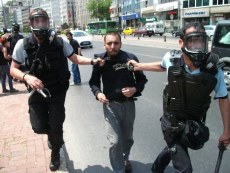 Yök Müdahalesinde 10 Öğrenci Gözaltına Alındı