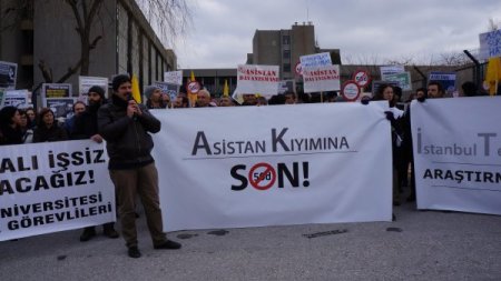 YÖK önünde eylem yapan asistanlar, işlerini geri istedi