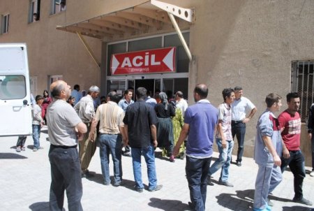 Yol Çalışması Yapan Beton Pompası Devrildi, 3 İşçi Yaralandı