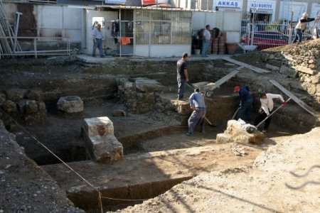 'Yol genişlesin' diye yıkılan tarihi cami yeniden ayağa kaldırılacak