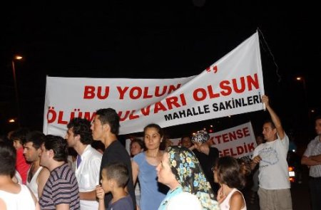 Yol Kapatan Mahalleli İle Chp'liler Arasında Gerginlik Yaşandı
