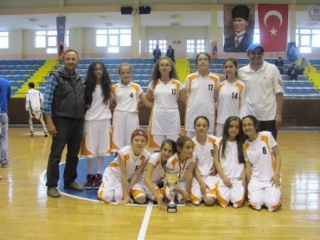 Yol Spor’un ‘küçük kızları’ basketbolda Erzurum şampiyonu oldu