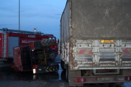 Yola Ters Şeritten Giren Traktör Sürücüsü Kazaya Sebep Oldu: 2 Yaralı