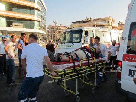 Yolcu minibüsü ile kamyonet çarpıştı: 7 yaralı