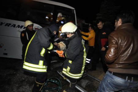 Yolcu minibüsü kaza yaptı: 18 yaralı