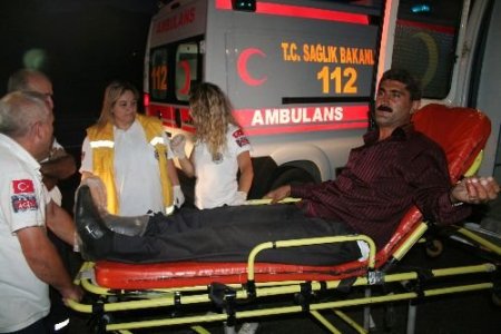 Yolcu Otobüsü, Çarptığı Kamyonla Şarampole Uçtu: 18 Yaralı