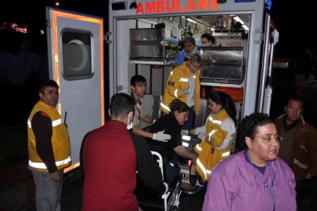 Yolcu Otobüsü Devrildi: 1 Ölü, 13 Yaralı