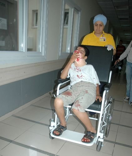 Yolcu Otobüsü Takla Attı, 24 Yaralı