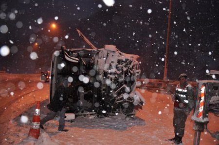Yolcu otobüsü takla attı: 1 ölü, 10 yaralı (2)