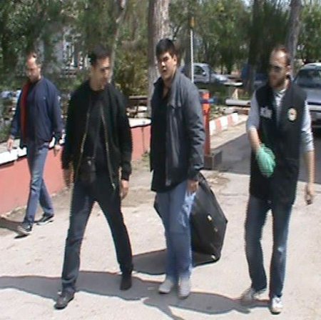 Yolcu Valizinde İnsan Çıktı