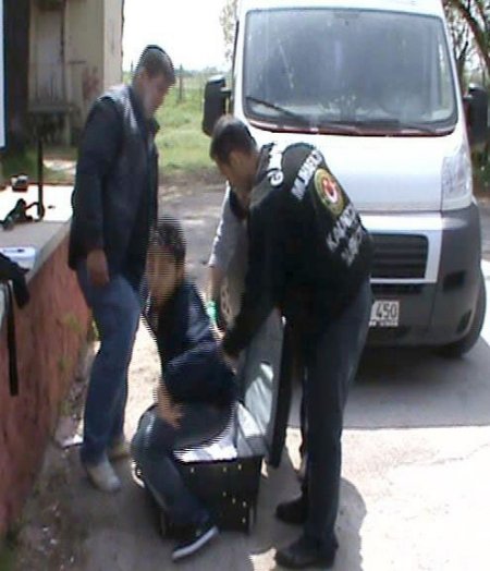 Yolcu Valizinde İnsan Çıktı