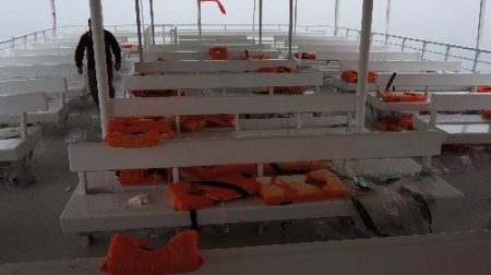 Yolcular, gemi kazasını cep telefonuyla çekti